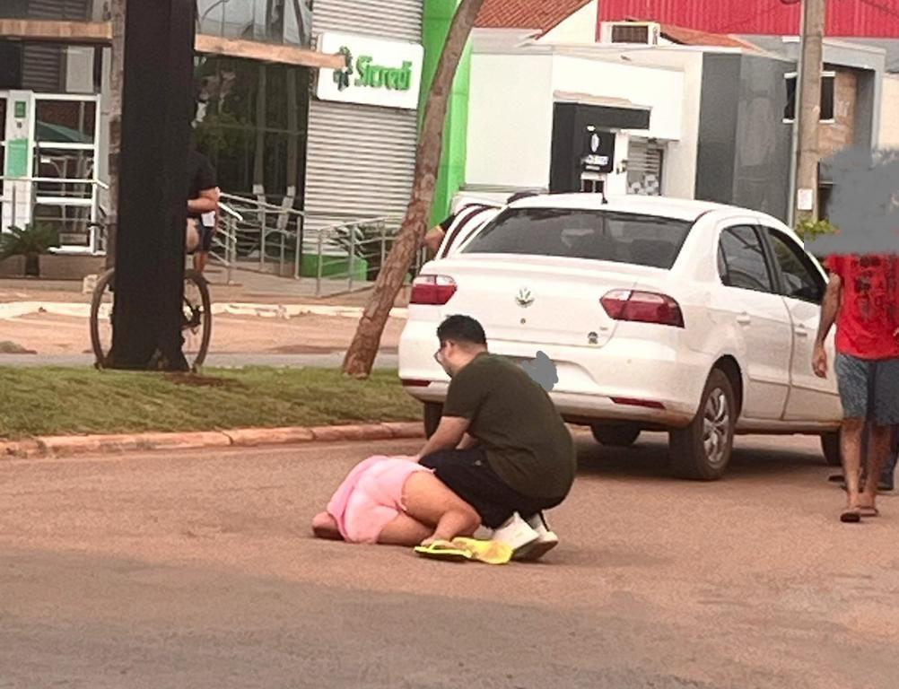 Ciclista foi atropelada no centro de Rosário Oeste