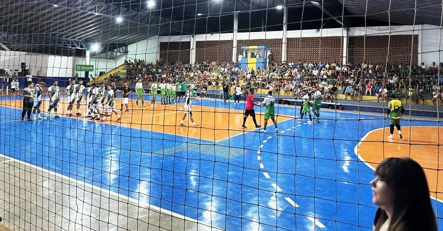 Ginásio lotado marca as quartas de final da Copa Sicredi 2025 em Rosário Oeste