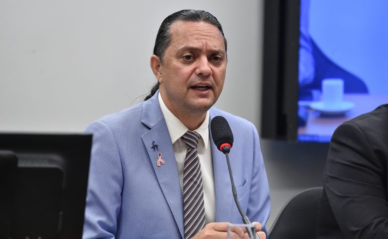 Comissão parlamentar debate a aplicação da política nacional de prevenção e controle do câncer