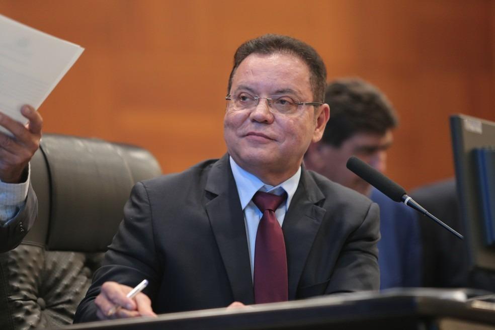 Prefeituras no Vermelho? Nova Lei de Botelho Libera Repasses a Municípios Endividados