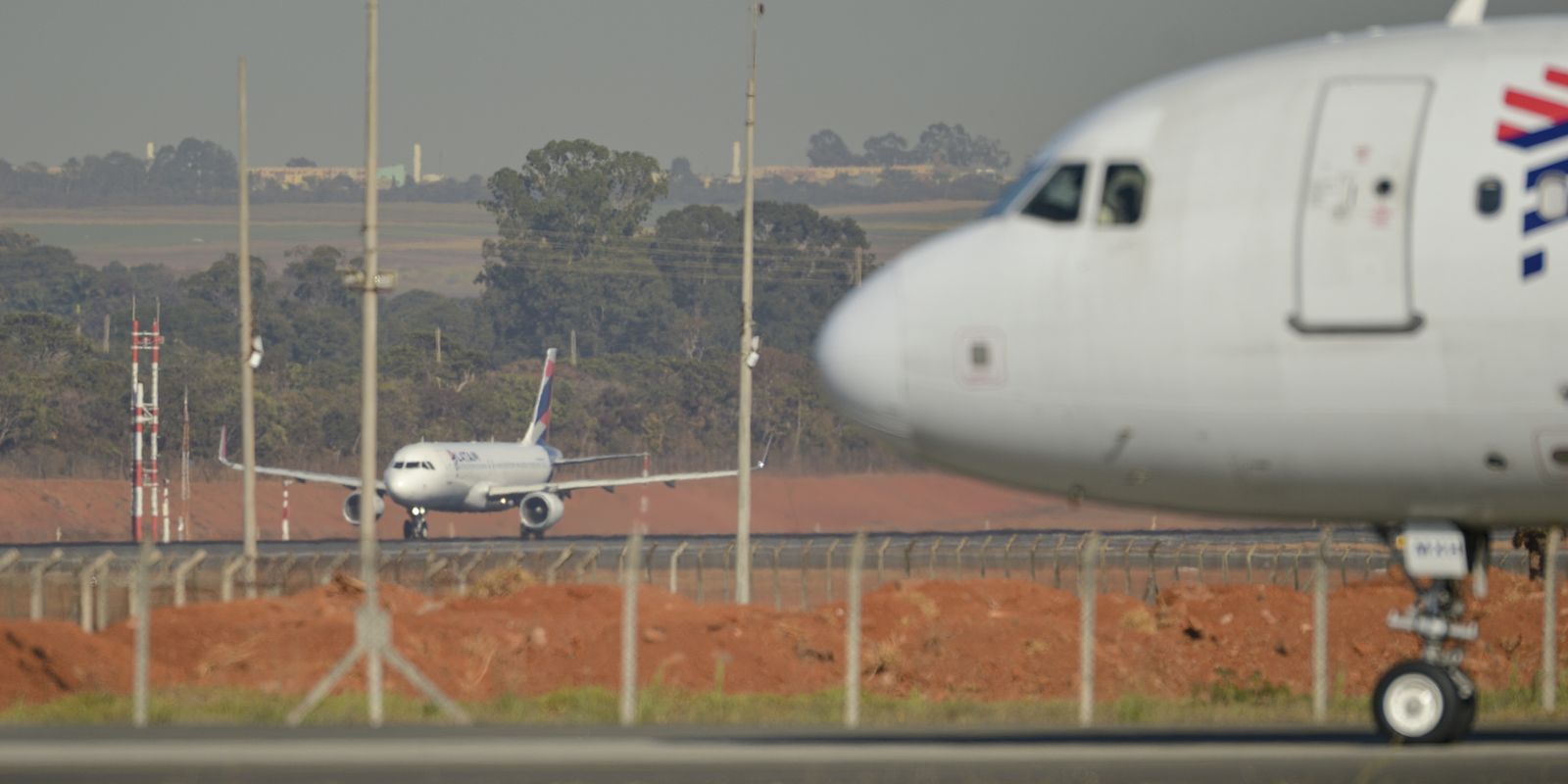 Voo da Latam é adiado em Brasília por falsa ameaça de bomba