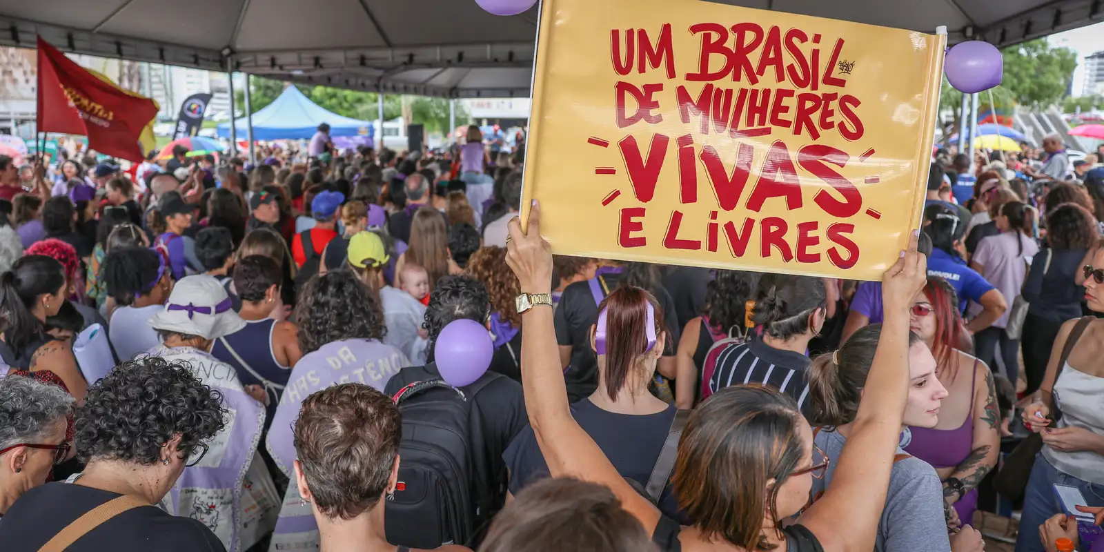 Independência financeira é a principal ambição de mulheres, indica levantamento