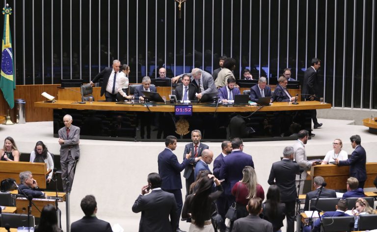 Deputados aprovam divulgação de imagens de crimes cometidos em comércios