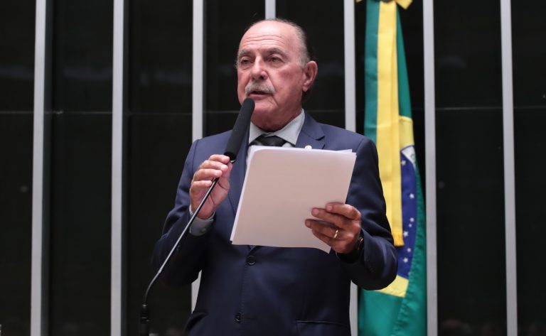 Câmara aprova normas para farmácias em supermercados
