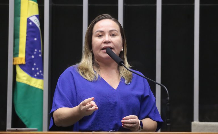 Comissão da Câmara aprova adicional de 30% para profissionais de saúde em regiões de risco