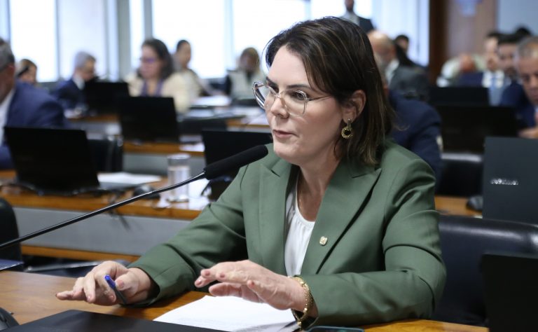 Comissão aprova tratamento digno para mulheres em investigações e processos criminais
