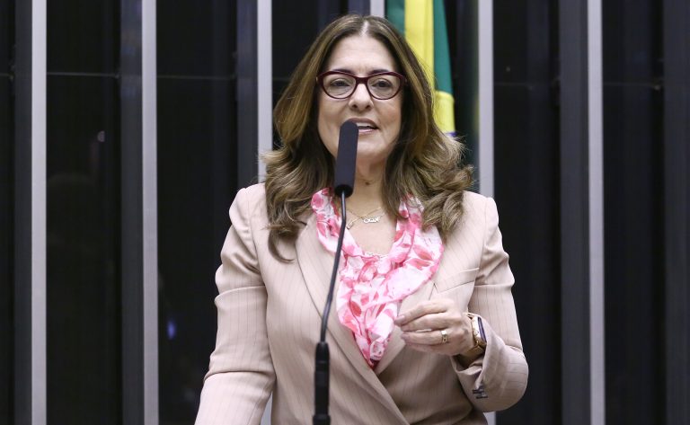 Comissão aprova política nacional para rastreamento de pessoas com Alzheimer