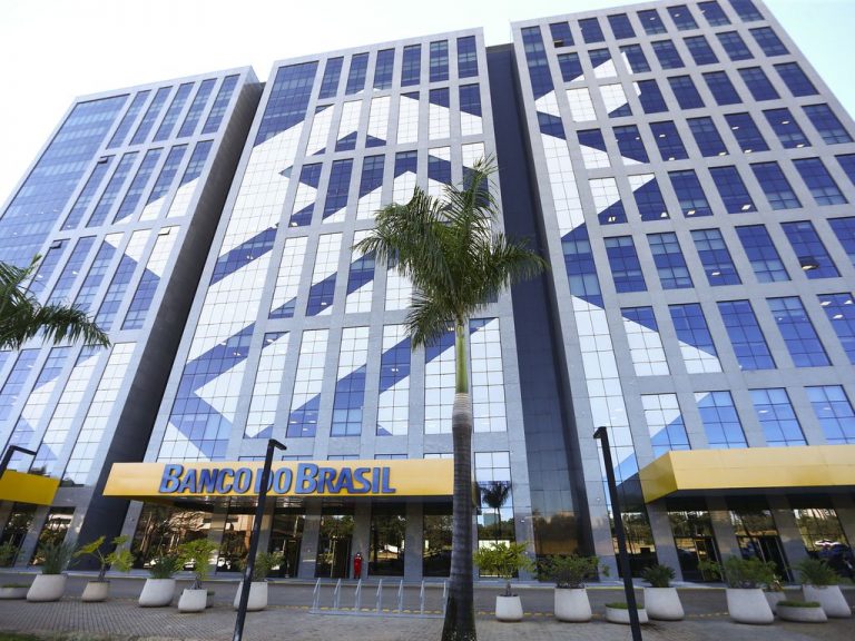 Comissão de Trabalho debate reestruturação de carreiras no Banco do Brasil