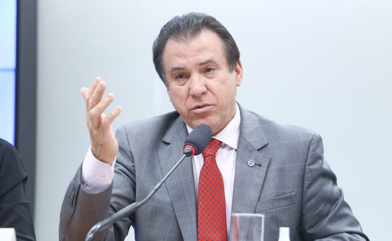 Audiência na Câmara aborda fim da escala 6x1 e redução da jornada com ministro Luiz Marinho