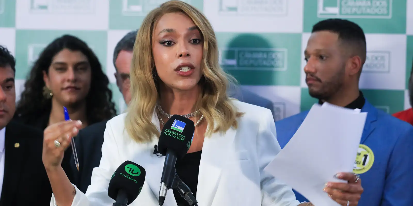 Erika Hilton processa Ratinho por declarações transfóbicas