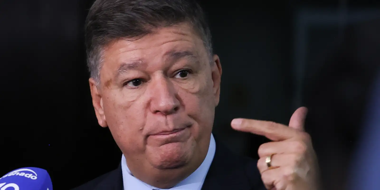 Ministro Flávio Dino concede prazo para senador esclarecer repasse de emendas à Lagoinha