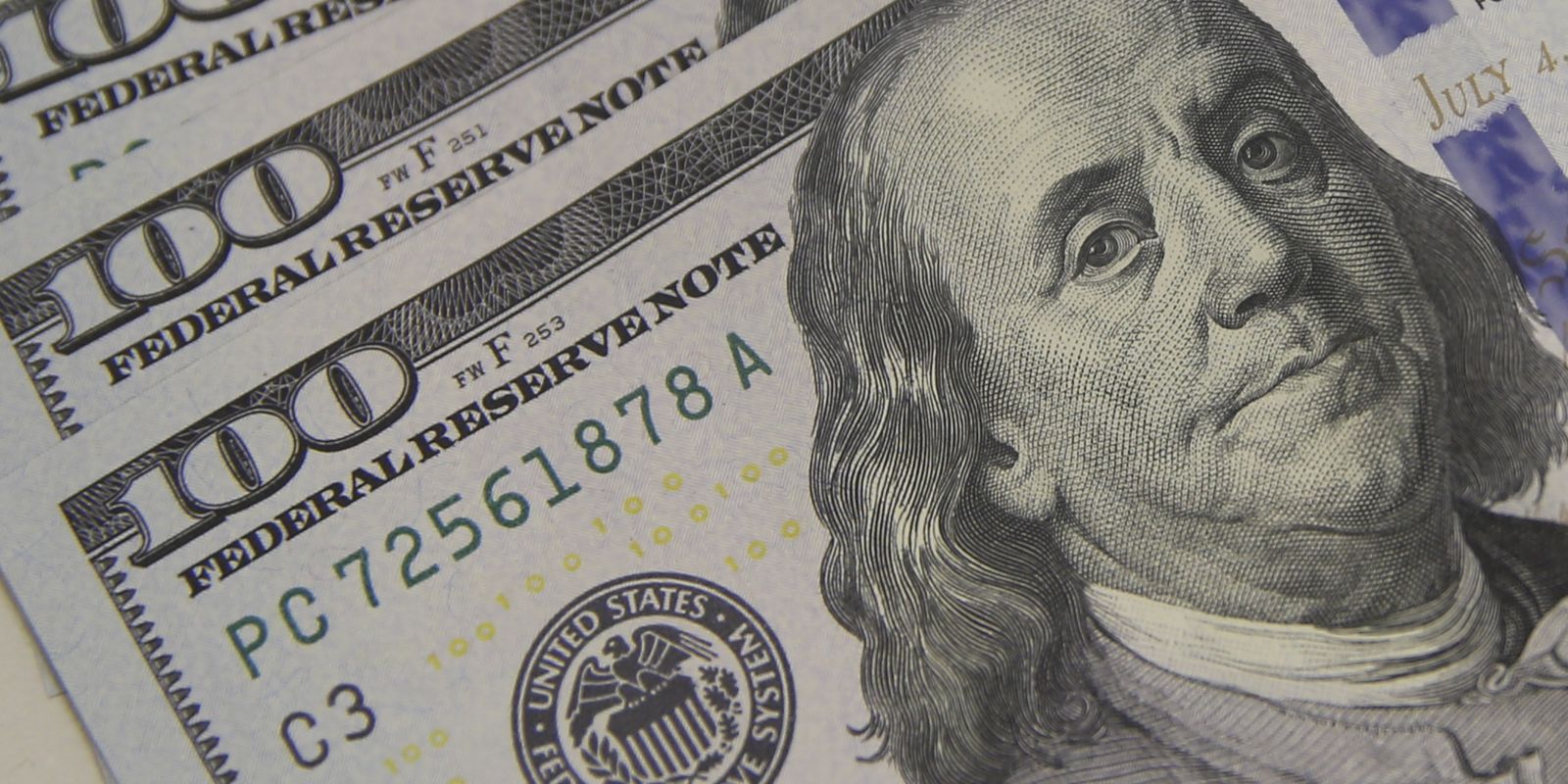 Dólar encerra sessão próximo a R$ 5,28 com receios sobre Oriente Médio