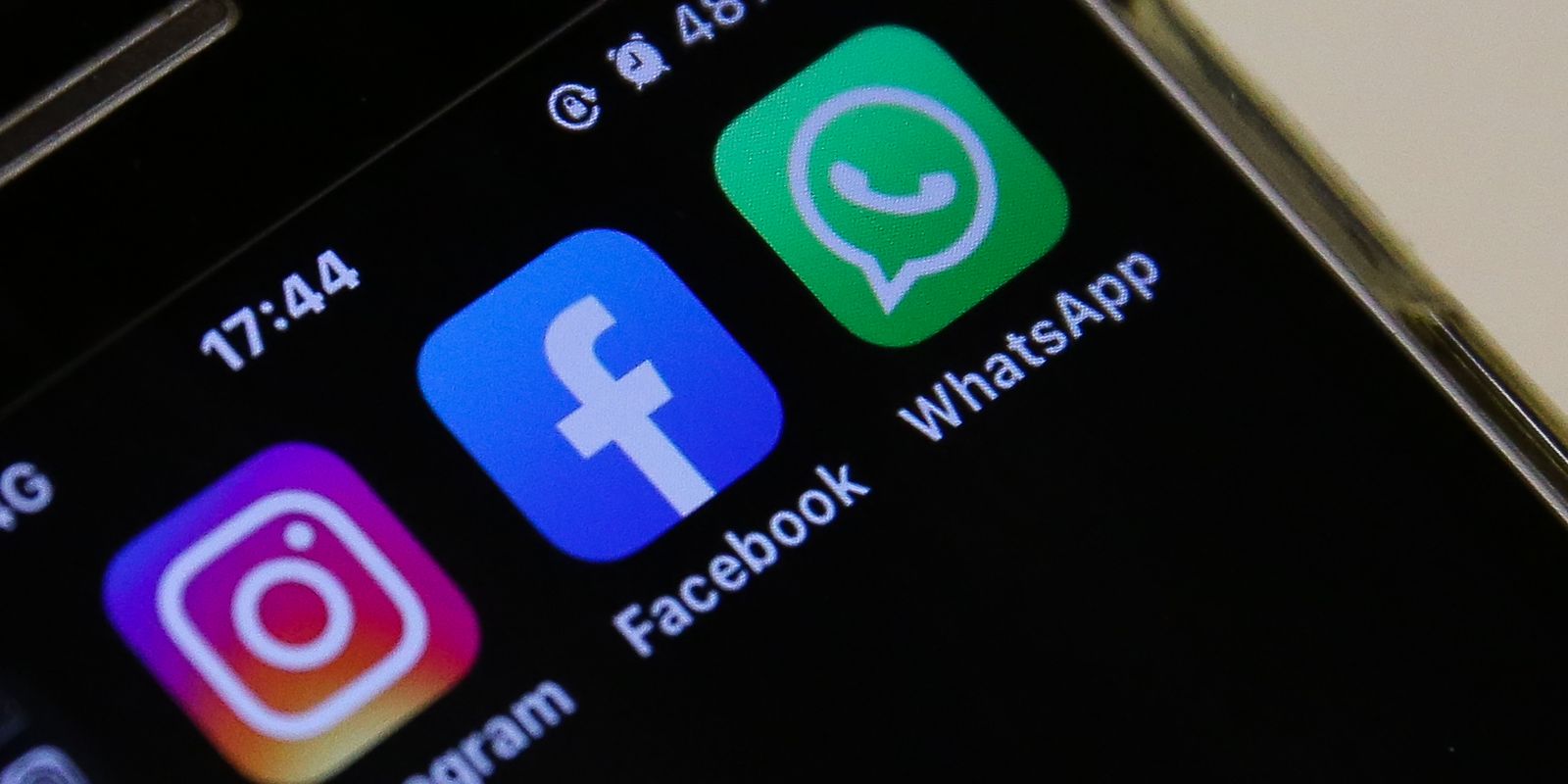 ECA digital e decisões nos EUA impulsionam segurança online para jovens