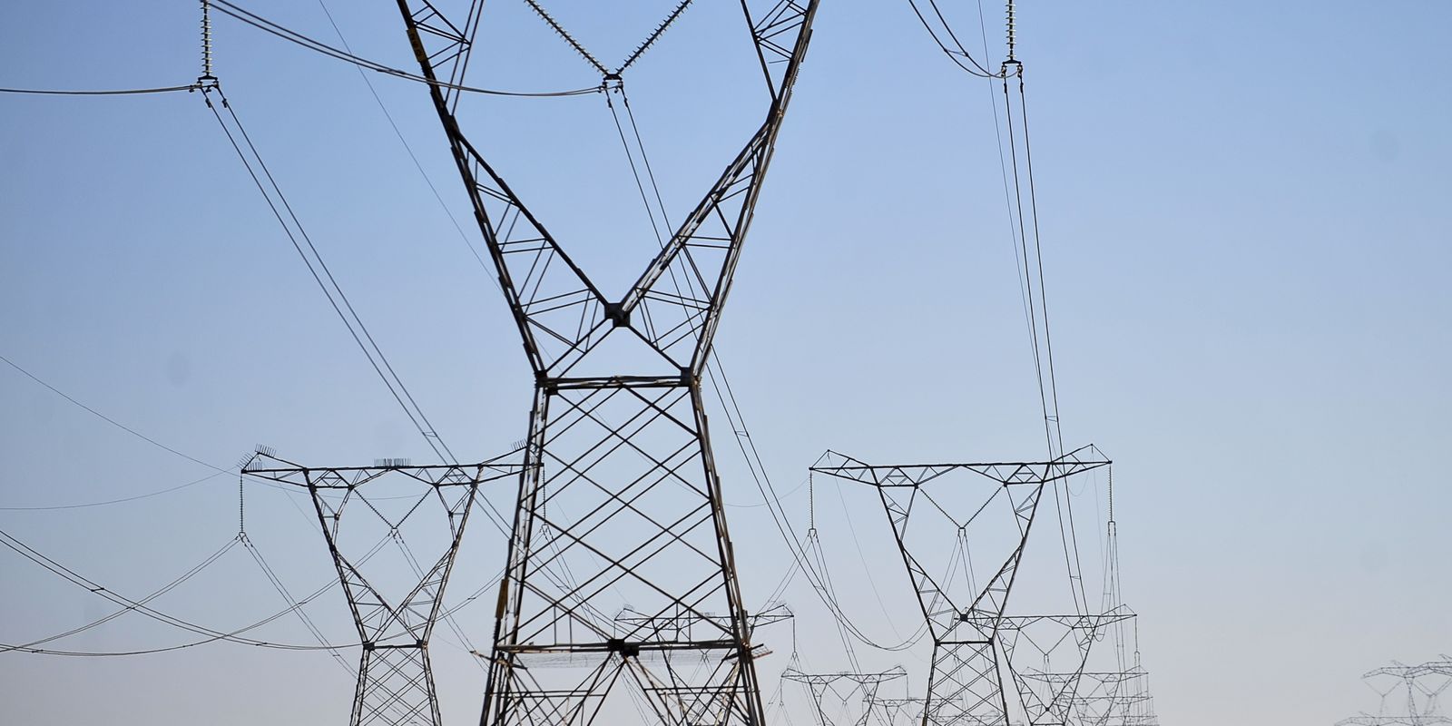 Organizações levantam questionamentos sobre fontes poluentes em leilão de energia