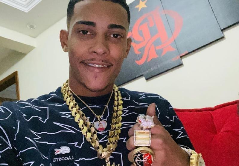 MC Poze é mantido refém e agredido durante assalto milionário dentro de casa