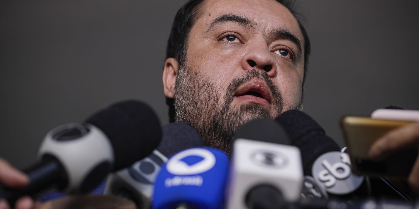 Ministro adia análise que pode resultar na cassação do governador do Rio