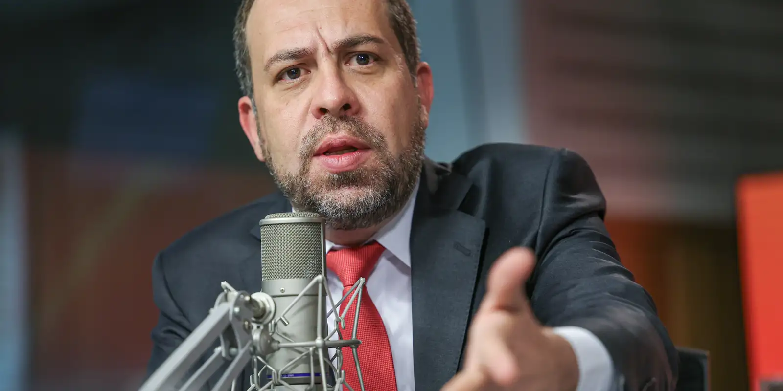 Governo negociou com caminhoneiros e evitou paralisação, diz Boulos