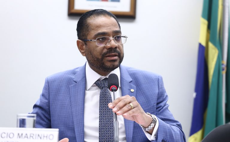 Projeto de lei propõe 15 dias como prazo máximo para empresas responderem a queixas de consumidores