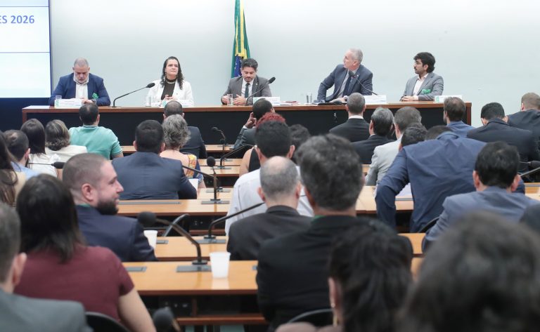 Proposta do executivo altera orçamento de 2026 para reestruturação da Receita Federal