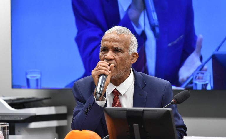 Projeto veda porte de arma e acesso a clubes de tiro para agressores de mulheres, crianças e adolescentes