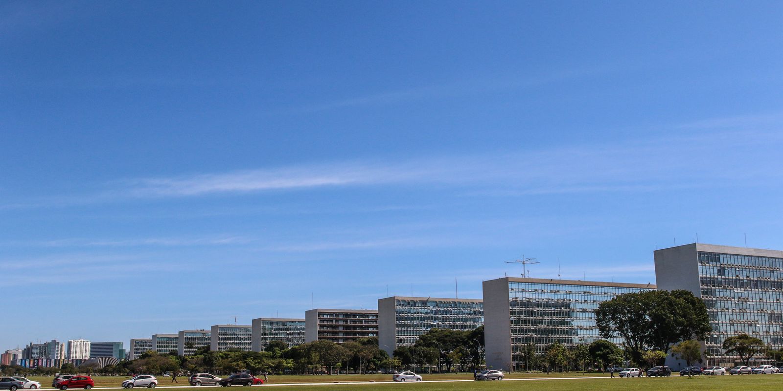 Senado aprova mudanças em carreiras do funcionalismo federal