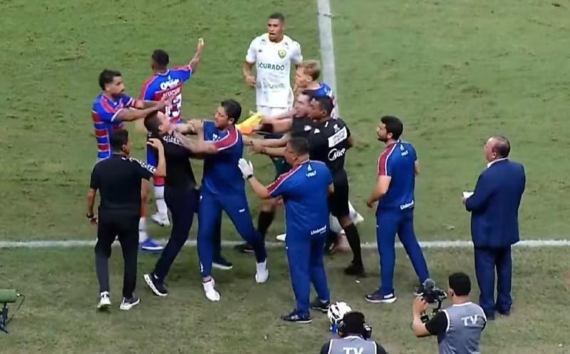 Empate entre Fortaleza e Cuiabá termina com briga generalizada e expulsão de treinadores; vídeo