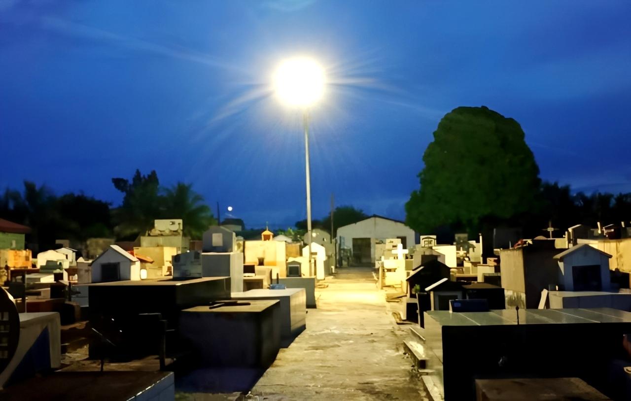 Iluminação no Cemitério Municipal de Rosário Oeste reforça segurança e coíbe vandalismo
