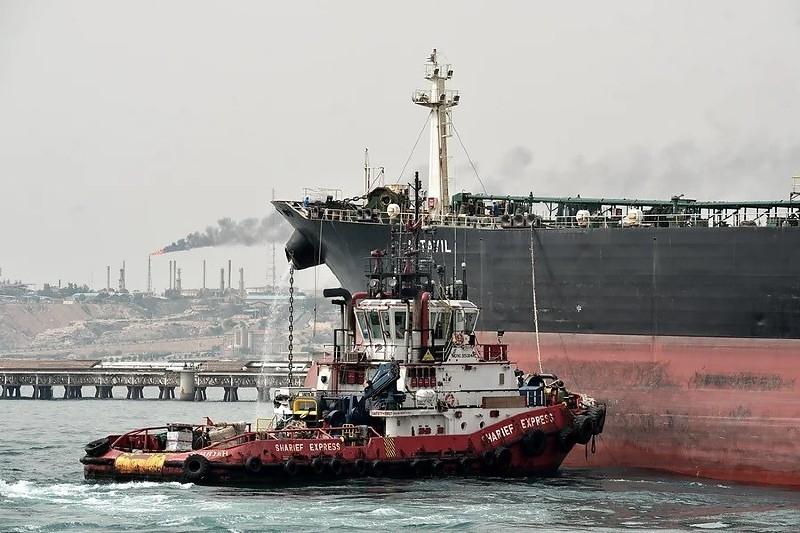 Irã dispara contra petroleiros no Estreito de Ormuz