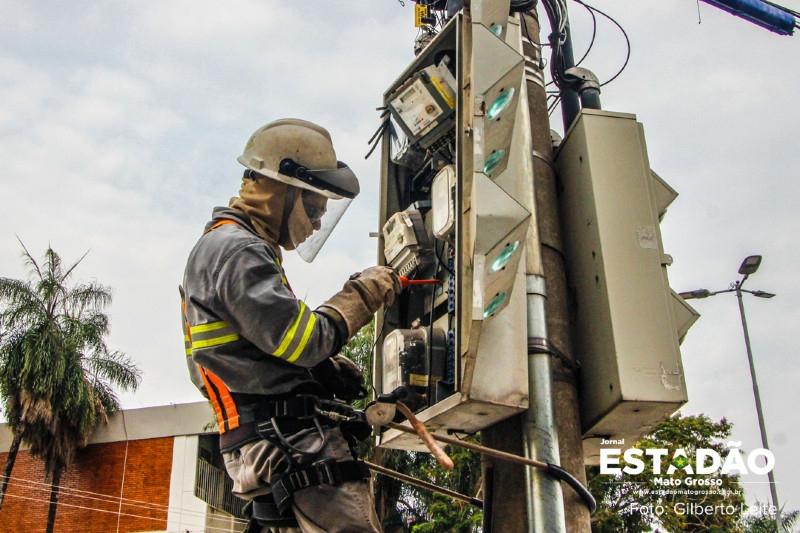 Justiça manda concessionária indenizar dona de propriedade por instalar rede elétrica sem autorização