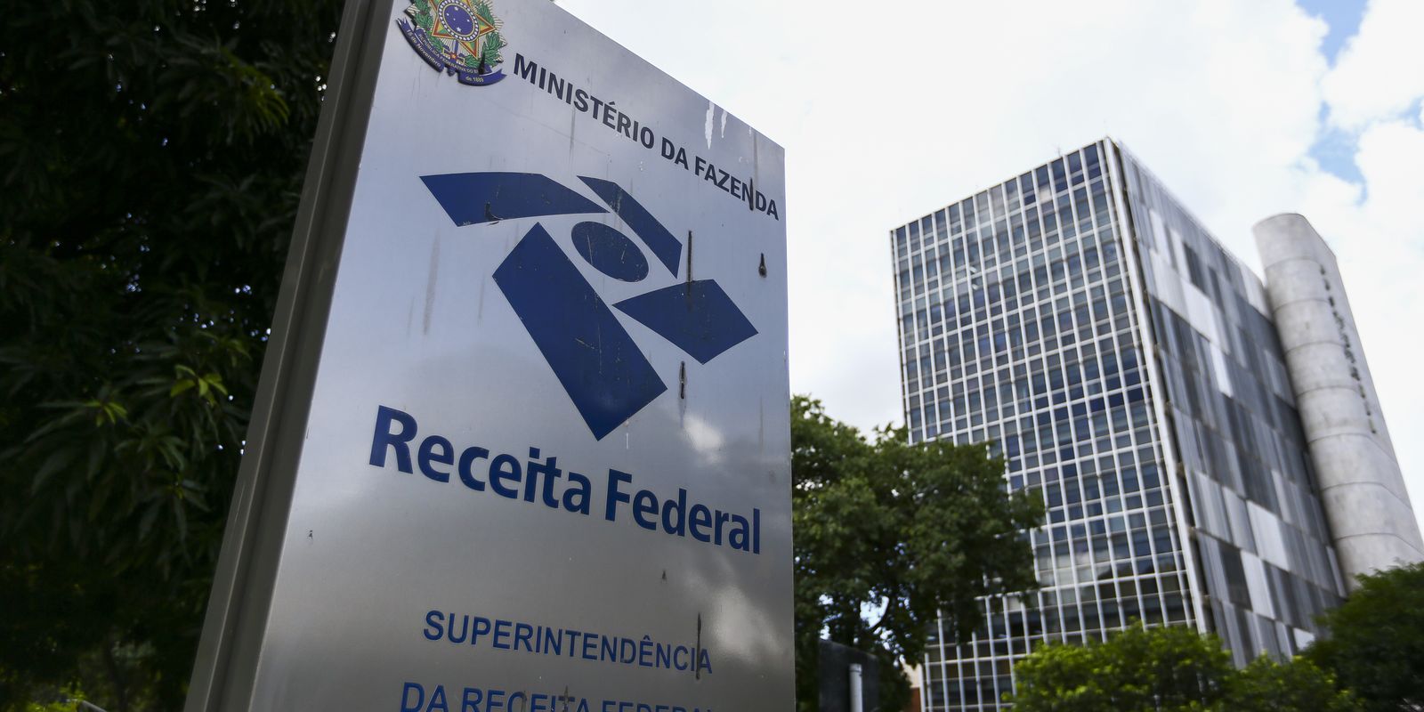 Receita Federal define imposto mínimo de 15% para grandes empresas globais