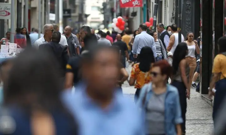 Abono salarial para nascidos em março e abril tem início