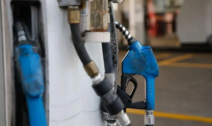 Preço do diesel registra primeira queda pela ANP após início do conflito no Oriente Médio