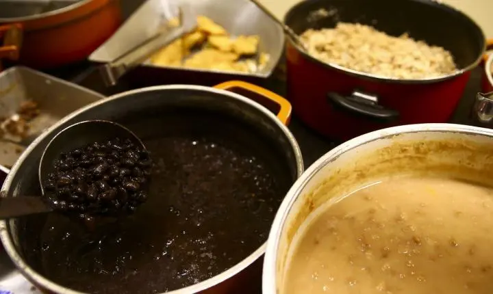 Insegurança alimentar afeta mais de 60% das famílias em comunidades carentes