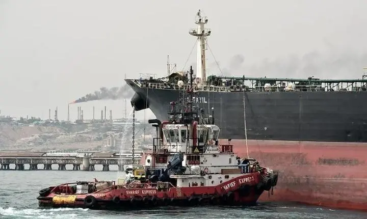 Irã dispara contra petroleiros no Estreito de Ormuz