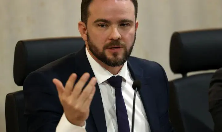 Nova versão do Desenrola será lançada após retorno de Lula, informa Durigan